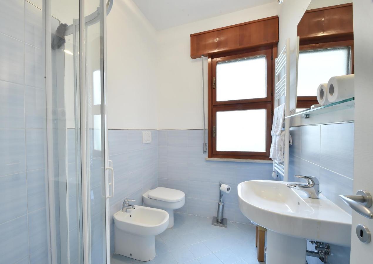 Villa Rosa Линяно Сабиадоро Екстериор снимка